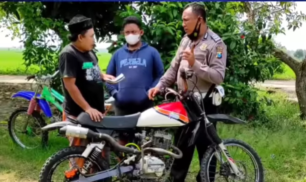 17 Tahun Jadi Guru Honorer Dengan Upah 300.000 Dapat Hadiah Motor