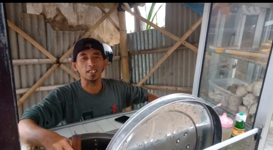 Usman Pedagang Bakso Daerah Pakis Kab. Malang Mengucapkan HUT Kontras Independent ke 3 Semoga Selalu Jaya
