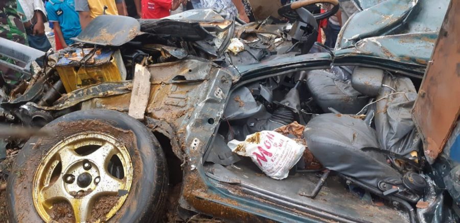 Truk Tabrak Minibus di Tapsel, Dua Meninggal Dunia 5 Terluka