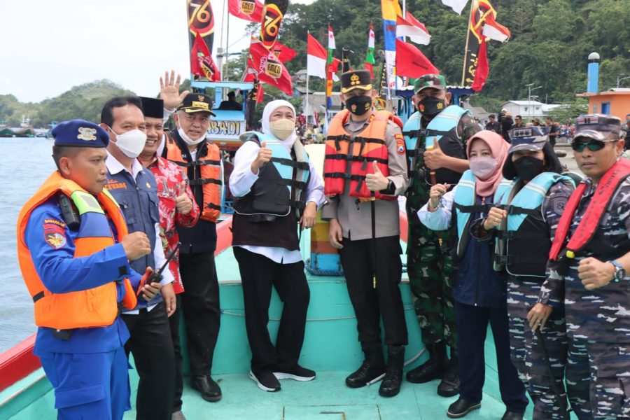Kapolres Malang Meriahkan Acara Petik Laut 2022 Dalam Rangka Tasyakuran Nelayan di Pantai Sendang biru.