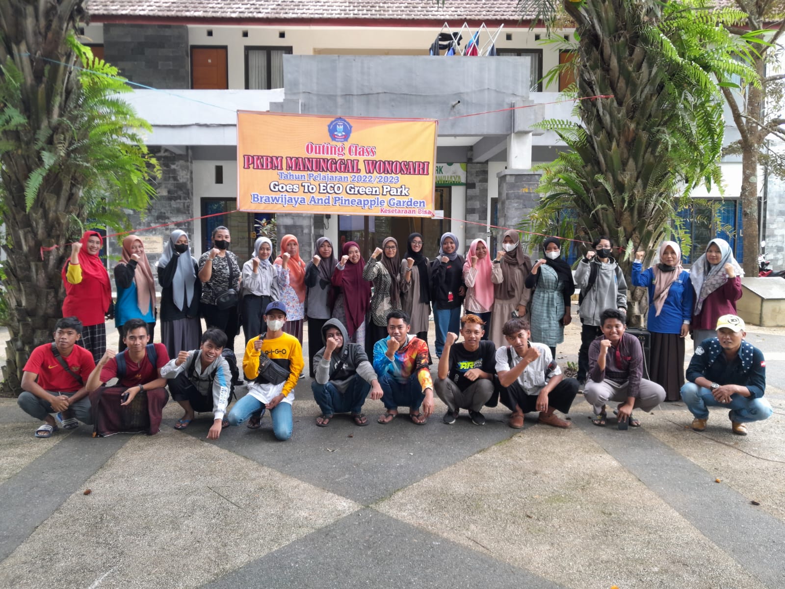 PKBM Manunggal Gelar Outing Class di Agro Tecno Park UB dan Taman Nanas