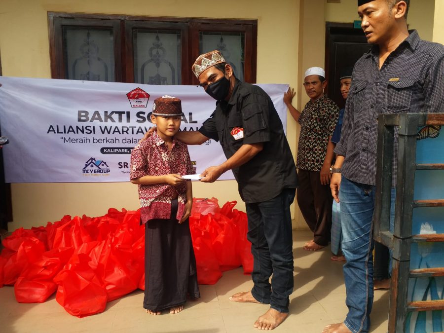 Aliansi Wartawan Malang Gelar Baksos, Santuni Yatim Al-Munir Kalipare