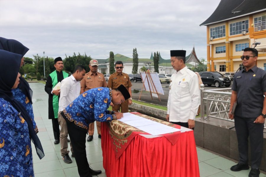 Sumpah Janji Dan Penerimaan SK CPNS Kabupaten Pasaman Barat