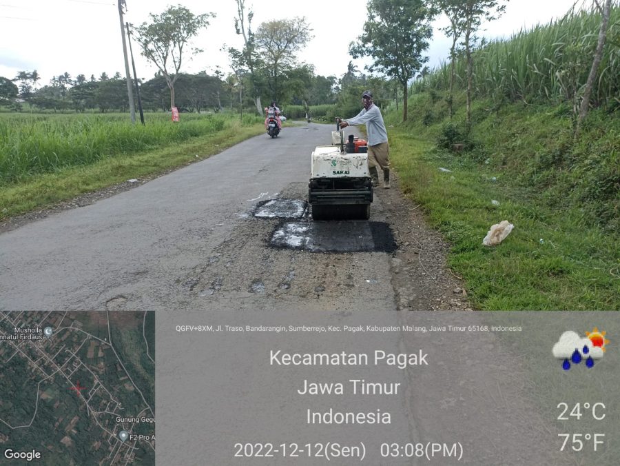 DPUBM Lakukan Perbaikan Jalan Pagak-Sumber Manjing Kulon