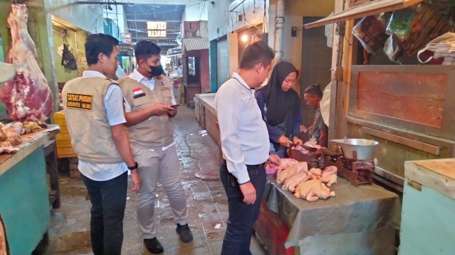 Satgas Pangan Polres Malang Turun Langsung ke Pasar, Pastikan Ketersediaan Bahan Pokok Tercukupi dan Harga Stabil Jelang Nataru 2023