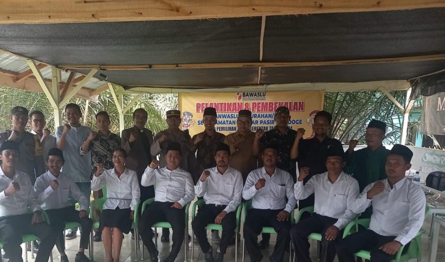 Kapolsek Bandar Pasir Mandoge, Hadir Pelantikan Panwaslu Kelurahan dan Desa