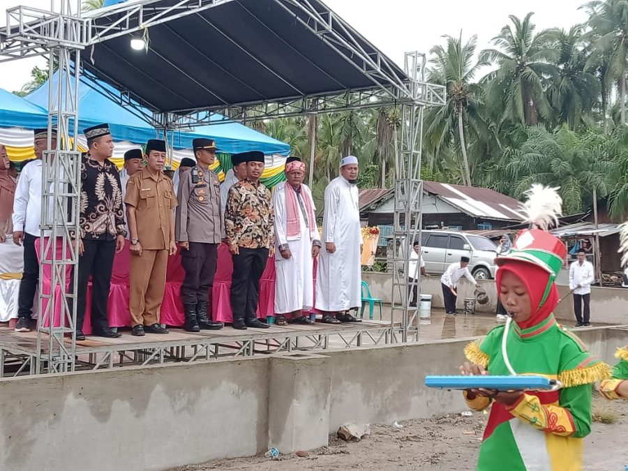Pawai Ta’aruf Dan Pembukaan MTQ Tingkat Kecamatan Silaut Laut Dilaksanakan Personel Polsek Air Joman