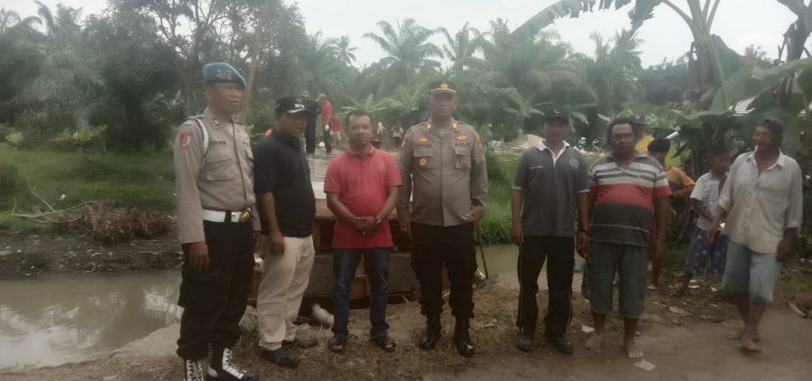 Kapolsek Simpang Empat Hadir Kegiatan Gotong Royong