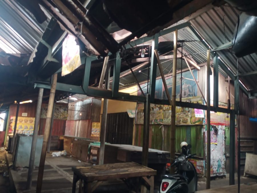 pedagang pasar mengeluhkan kondisi pasar pakis