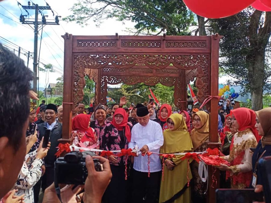 Bupati Malang Resmikan jembatan penghubung Desa Jabung