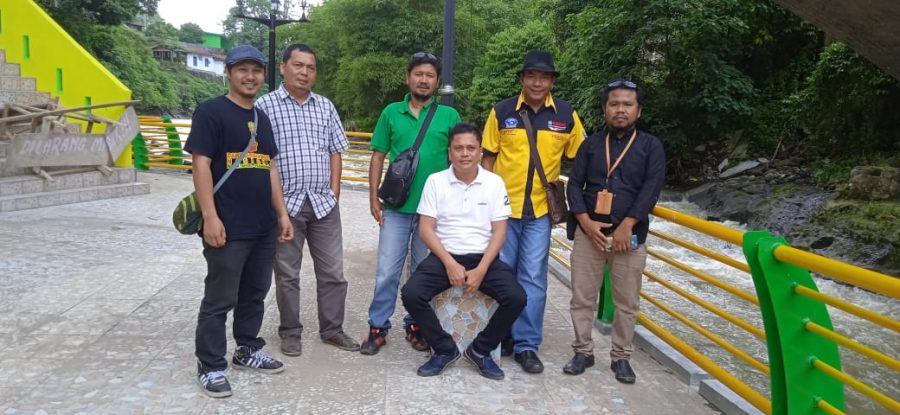 Aktivis HAM Kontras Independen Tinjau Lokasi Bangunan Taman Pasca Terendam Sungai Batang Ayumi. “Jangan Di Paksakan”