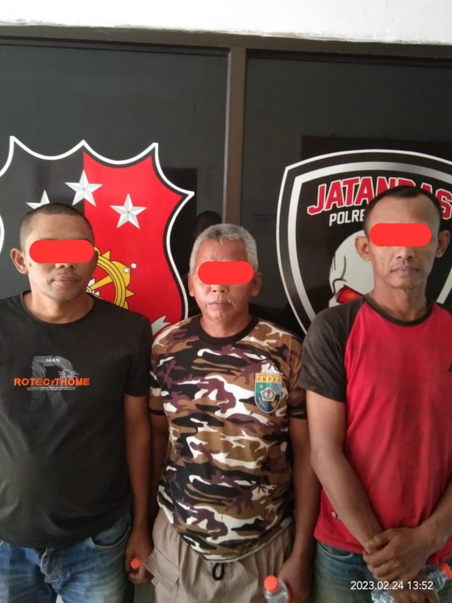 Nekat,Sekelompok Kawanan Pencuri angkut 50 Batang Rel Kereta Api,Dan Diangkut Pakai Truk