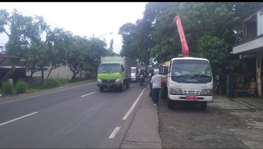Dinas PUBM Kab Malang Jelang Lebara Terus Lakukan Pemeliharaan Jalan