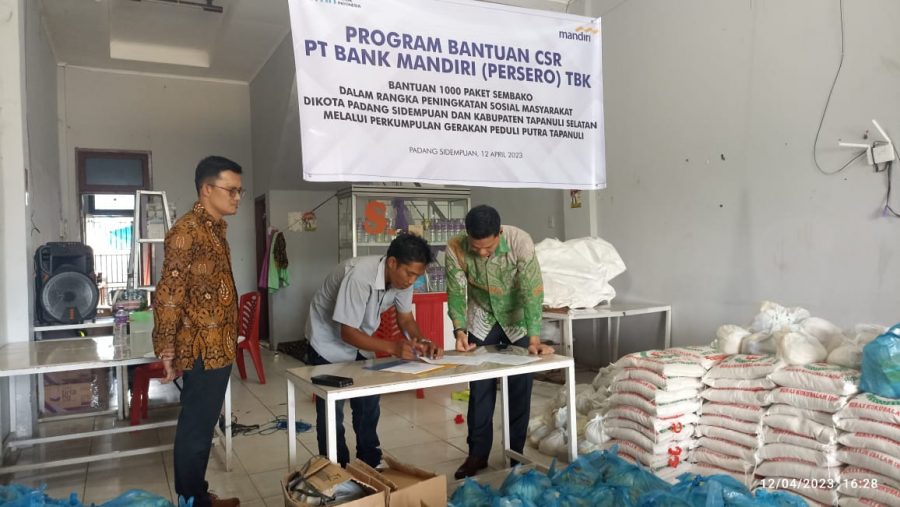 Cabang Mandiri Sidimpuan Serahkan 1000 Paket Sembako Kepada Gerakan Peduli Putra Tapanuli!