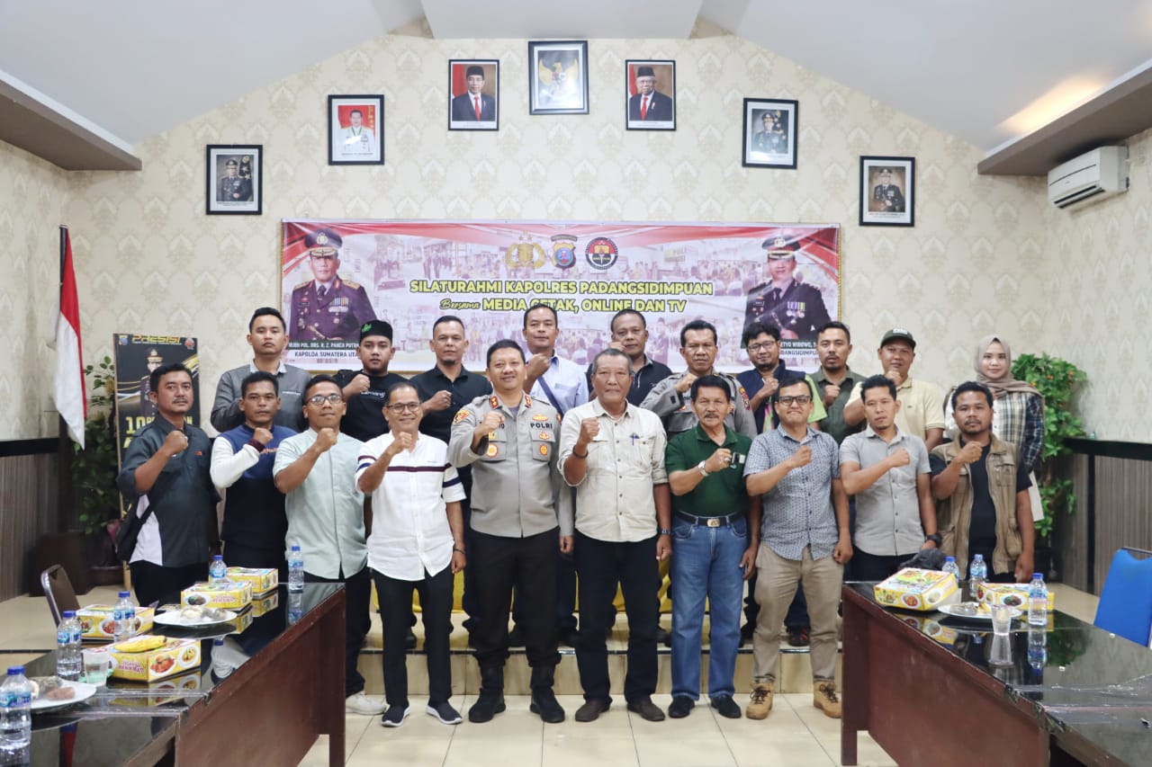 Penuh kekeluargaan, Kapolres Sidimpuan AKBP Dwi Prasetyo Wibowo S.IK,Bersama Wartawan Gelar Halal bilhalal