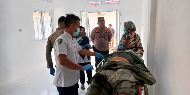 Seorang Pria Yang Berprofesi Penjerat Babi, Di Temukan Tewas Di Kebun Salak Desa Sibakkua!