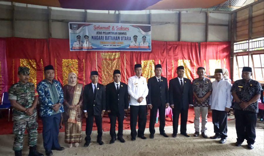 pelantikan lima anggota bamus baru di nagari batahan utara oleh Risnawanto(wabup) pasaman barat.
