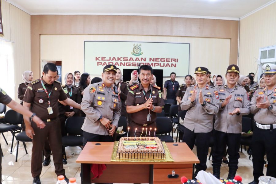 Buat surprise Pagi pagi Kapolres dan PJU, Geruduk Kantor Kejari Sidimpuan ucapkan HBA ke-63!