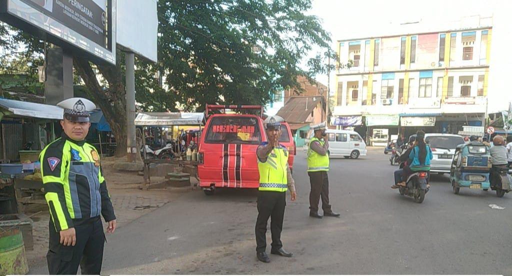 Berikan Pelayanan Prima Kepada Masyarakat Sat Lantas Polres Padangsidimpuan Gelar Strong Point Sore Hari