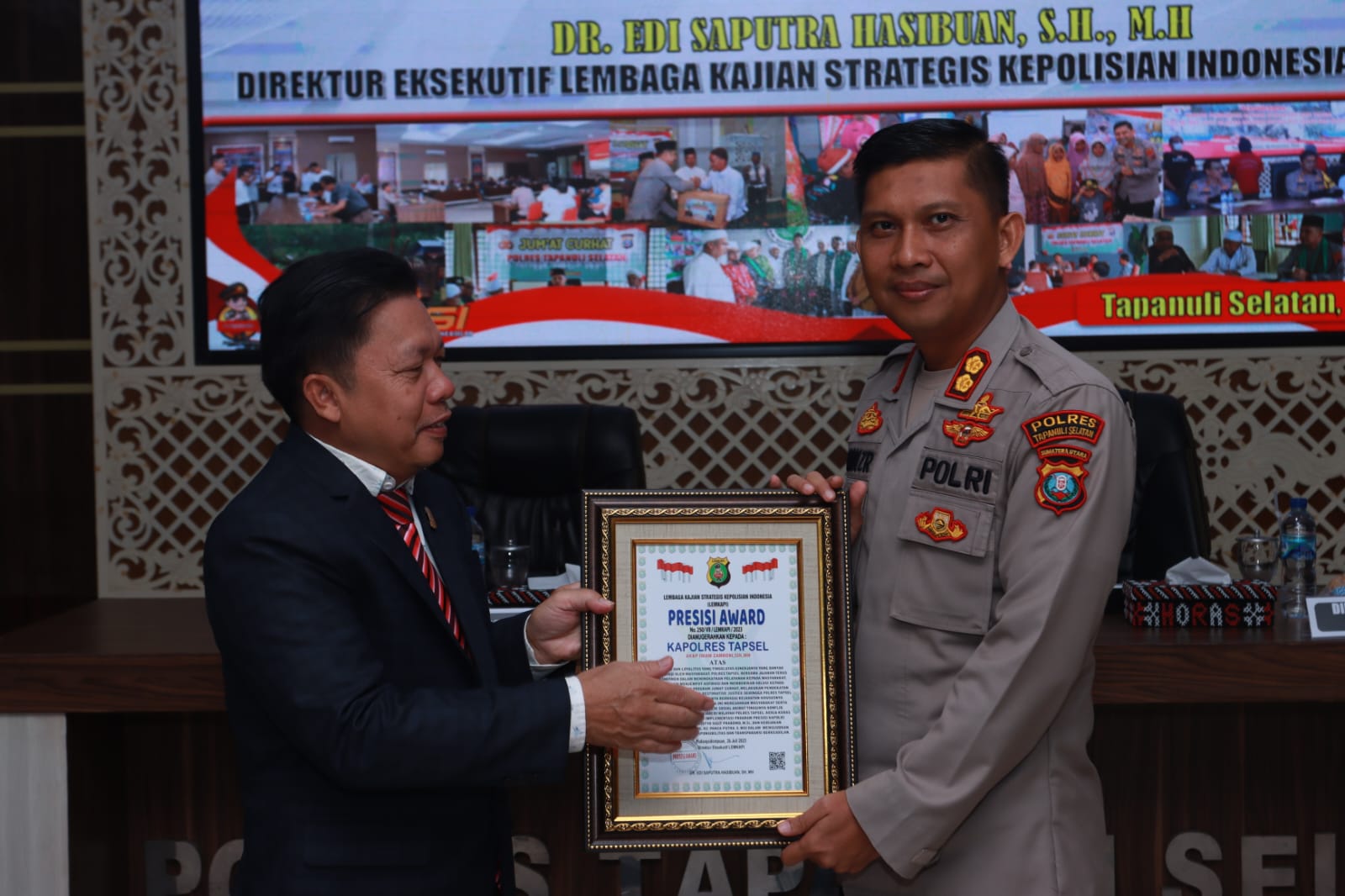 Kapolres Tapsel AKBP Imam Zamroni SIK, MH, Terima Penghargaan Presisi Award dari LEMKAPI