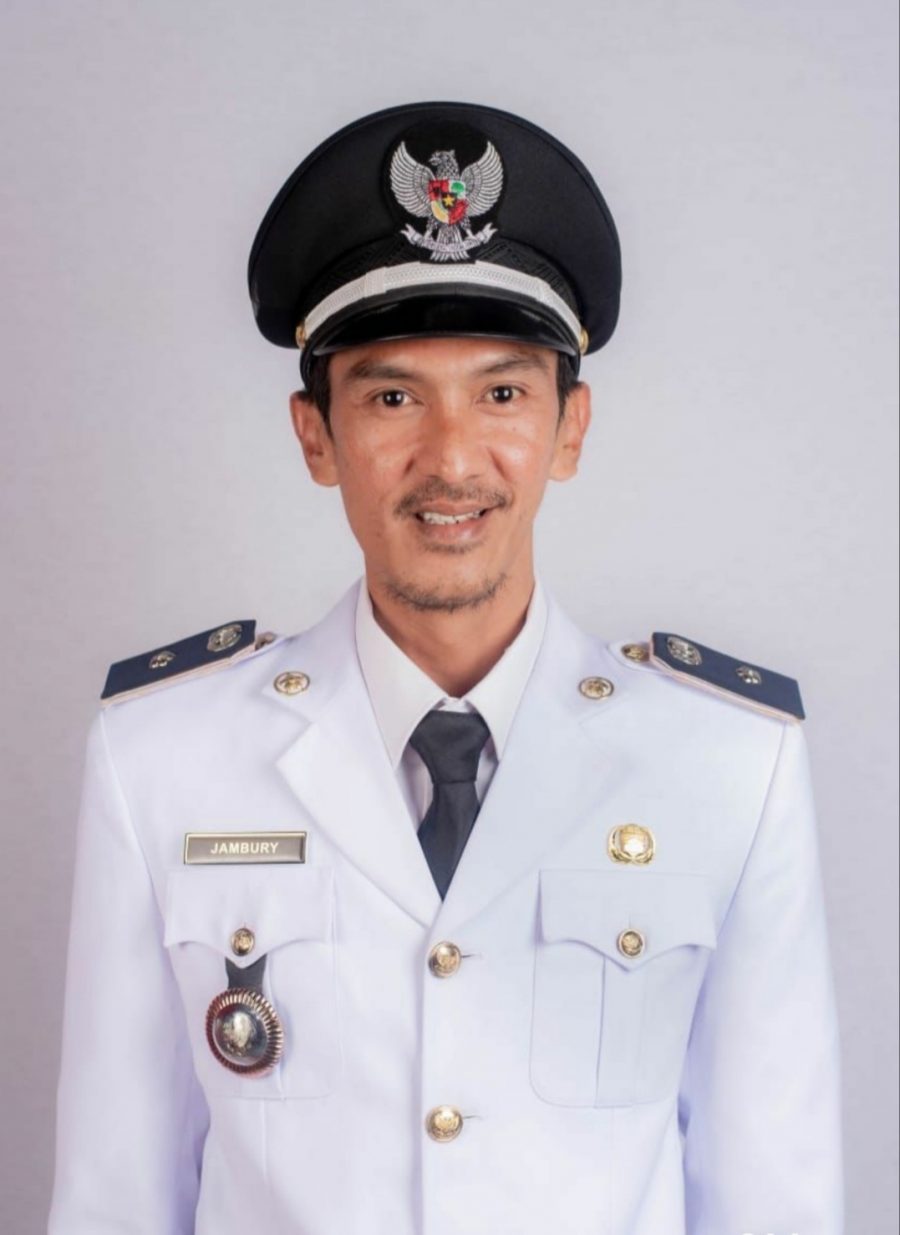 Kepala Desa Sengguruh Beserta Staff Ucapkan Selamat HUT RI ke-78