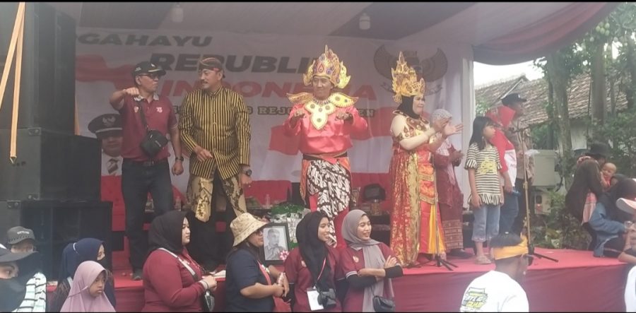 HUT RI Ke-78 Pemdes Curungrejo Semartkan Semangat Dengan Pawai Karnaval