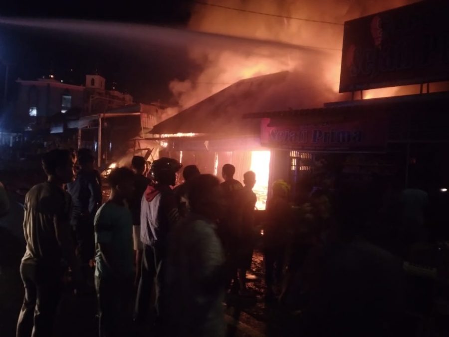 Apotik Sejati Simpang Empat dan Dua Petak lainnya Ludes dilalap Sijago Merah