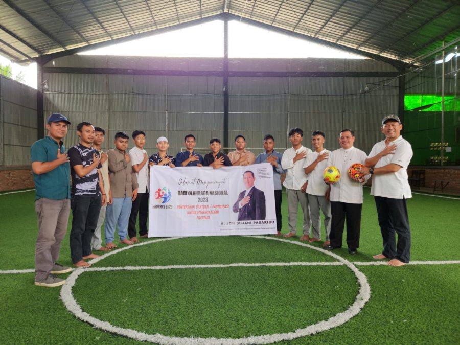 Moment Haornas ke 40 ,Jon Sujani Pasaribu Berbuat Aksi Nyata Beri Bola Kepada Pengelola Futsal , Sembari Gaungkan Poda Na Lima!!