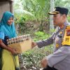 Jumat Curhat, Kapolres Sidimpuan Bagikan Paket Sembako Kepada Warga Sihoringkoring
