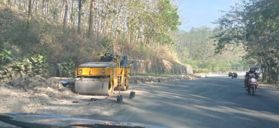 Pelebaran jalan dan Pengecoran di Bangun Wilayah Sukowilangun Kalipare