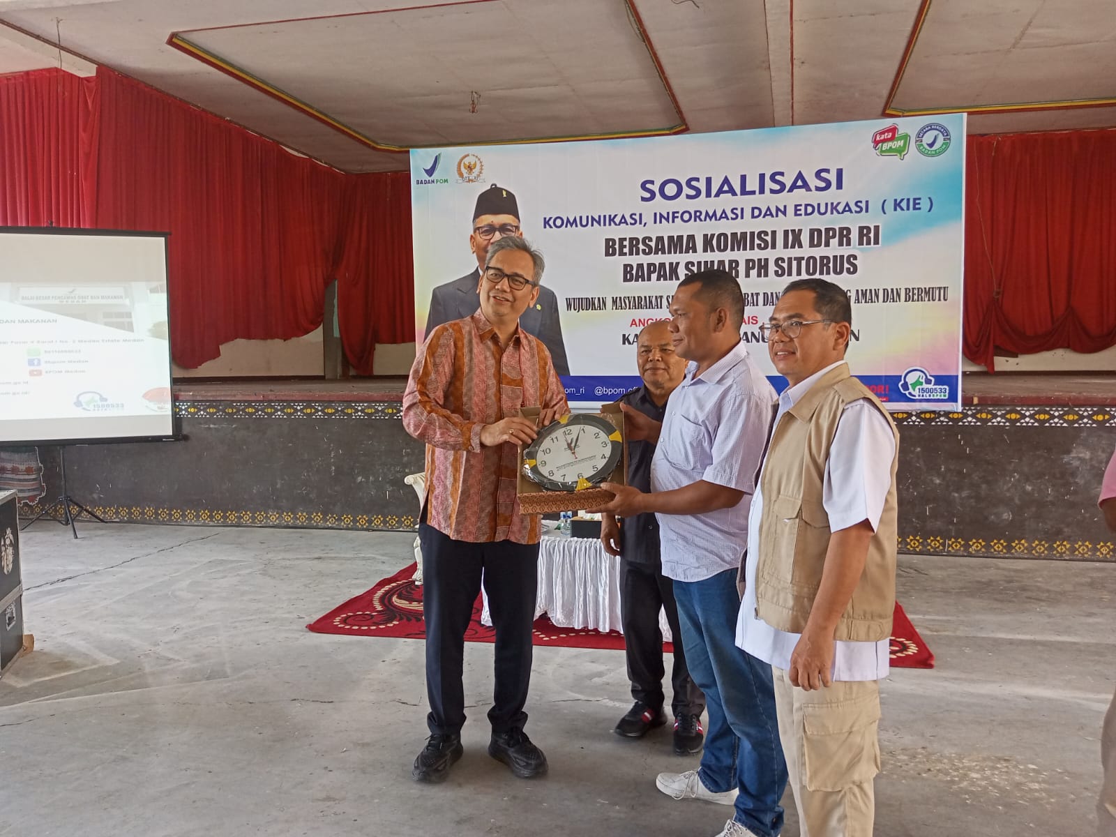 Reses Dapil Sihar Sitorus Gandeng BPOM Sumut ,Himbau Warga Di Tapsel Selektif Memilih Makanan Dan Obat!