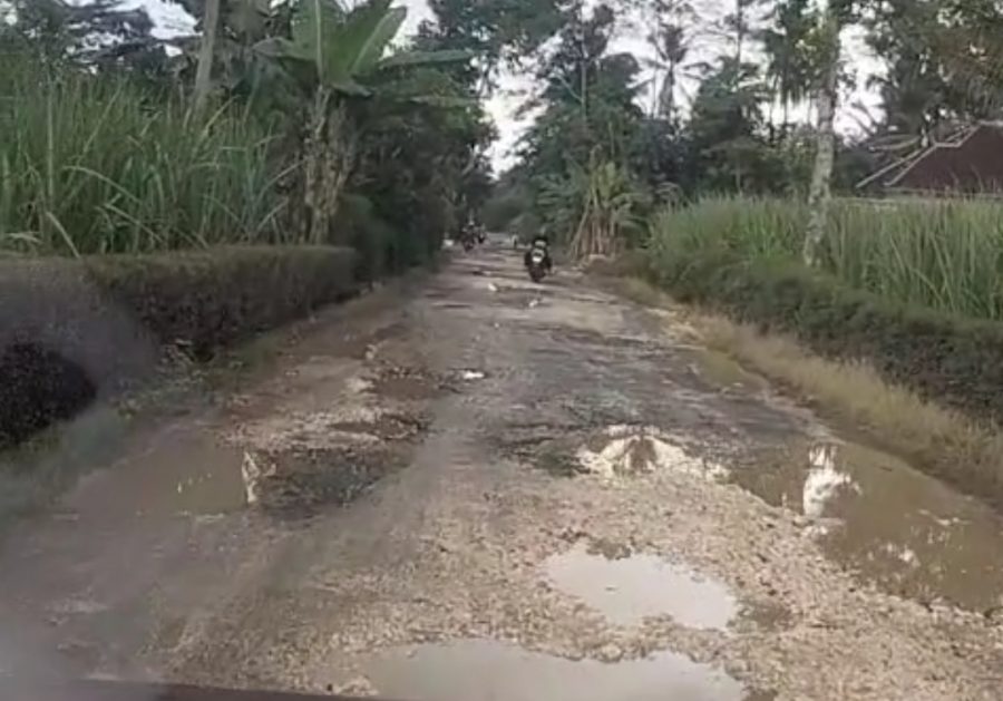 Jalan Balong Rojoyoso Rusak Parah, Warga Ngeluh, Minta Jalan Segera Dibangun