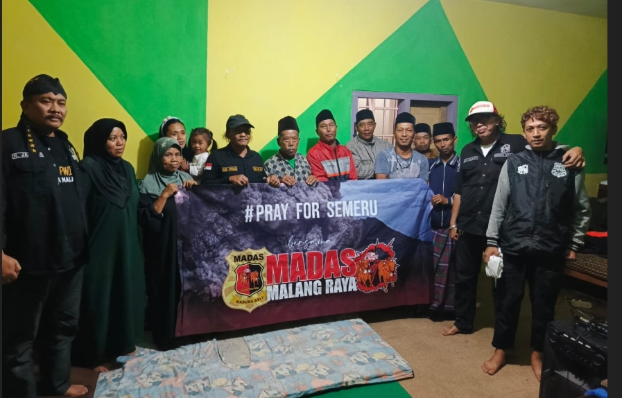 Ormas Madas Malang Raya Berikan Bantuan Pada Korban Longsor Gunung Semeru