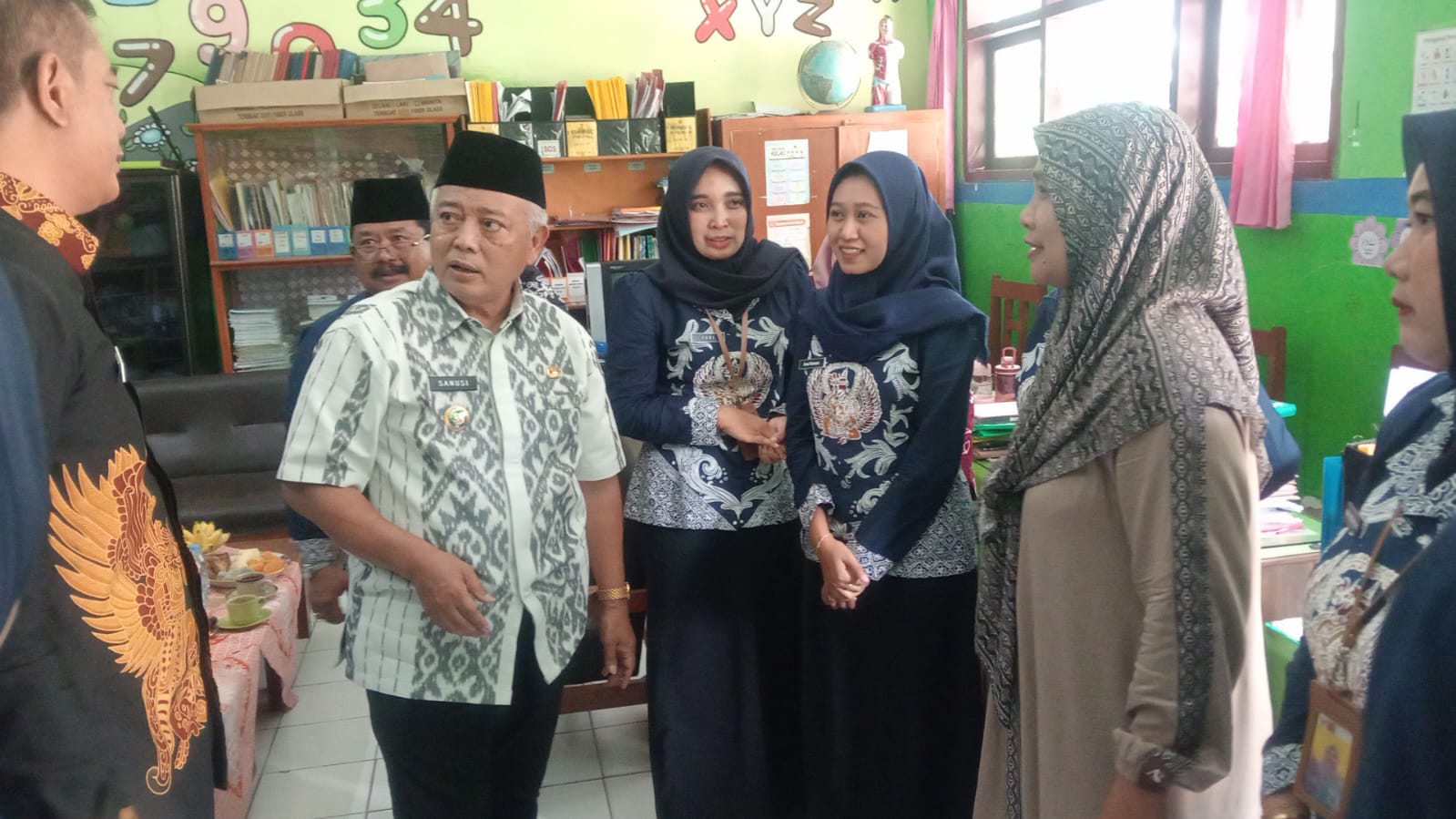 Gedung Sekolah SDN 4 Sukowilangun Ambruk, Bupati Langsung Tinjau Lokasi