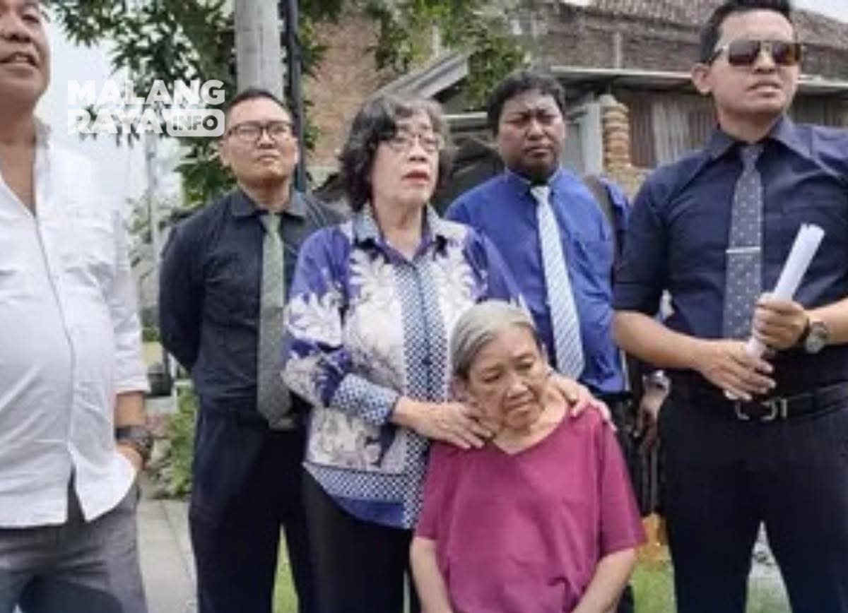 Nenek Elina Minta Dibangun Kembali Rumahnya Yang Digusur  Oleh Sekelompok Oknum MADASE