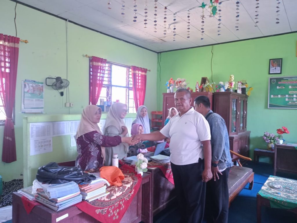 Oknum Kepala Sekolah SDN 18 Tarang Tunggang Diduga Rekayasa SPJ Gaji Guru Honorer