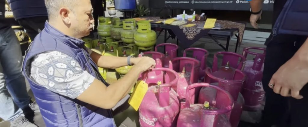 Pelaku Pengoplos Gas Elpiji  Asal Kromengan Ditangkap Polisi Di Dusun Semanding