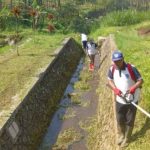 Dinas PU Sumber Daya Air Kabupaten Malang Rutin Pemeliharaan Saluran Air