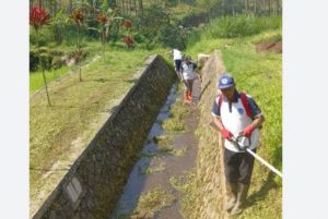 Dinas PU Sumber Daya Air Kabupaten Malang Rutin Pemeliharaan Saluran Air
